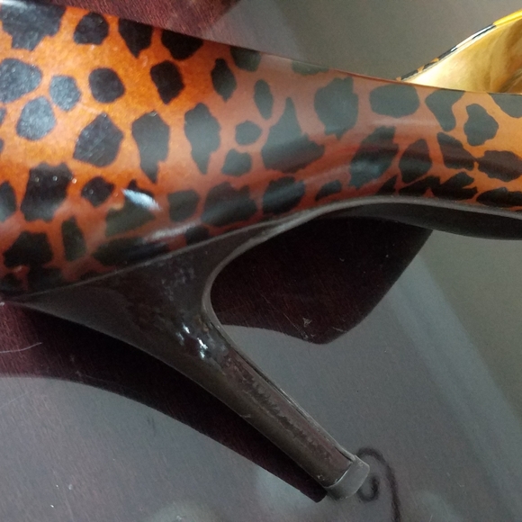 Gianni Bini Cheetah print Peeptoe leather heels - Picture 10 of 10